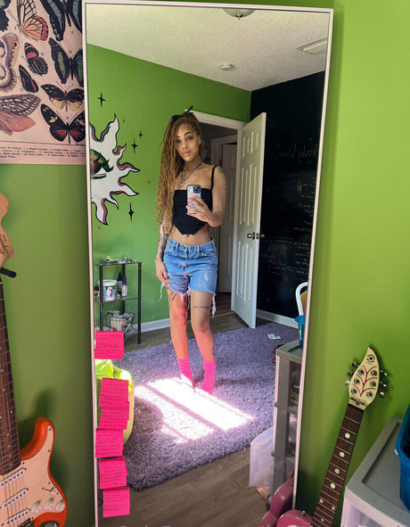 leahsade onlyfans leaked nude