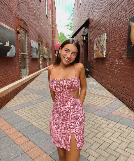 Ellie Dobleske onlyfans nudes