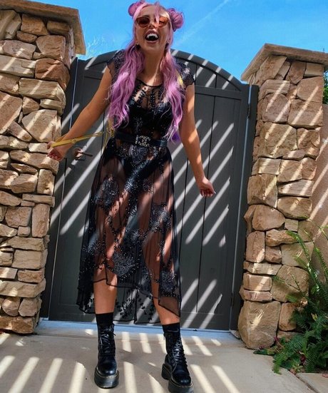 Violet Benson nude leak onlyfans