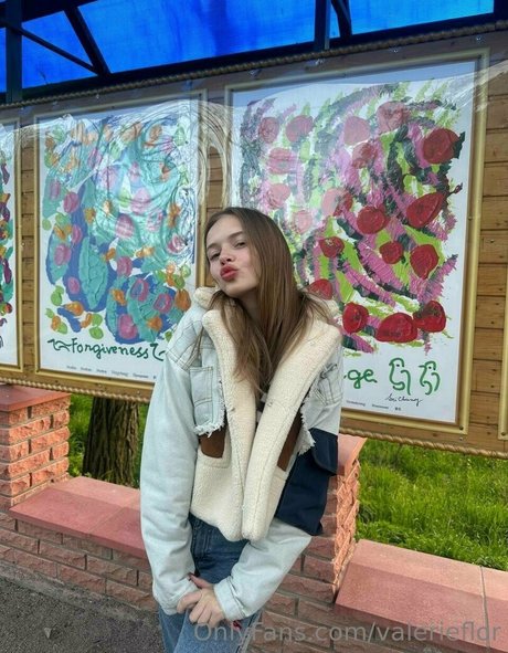 valerieflor onlyfans content
