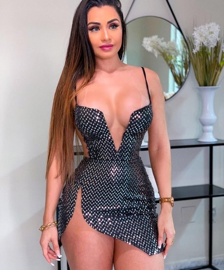 Bella Araujo onlyfans leakes