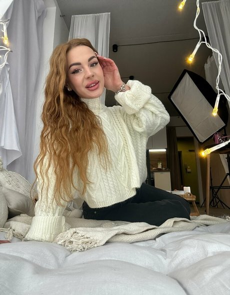 honeypie f strip onlyfans