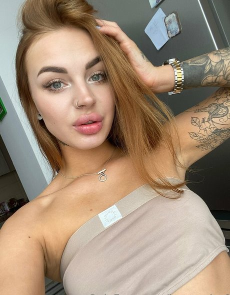 honeypie f strip onlyfans