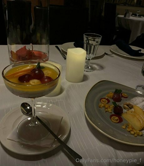 honeypie f strip onlyfans