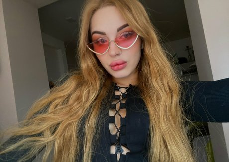 honeypie f onlyfans pictures