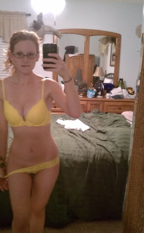 gingerthrone onlyfans striptease