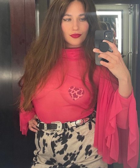 Lola Kirke leaked onlyfans.