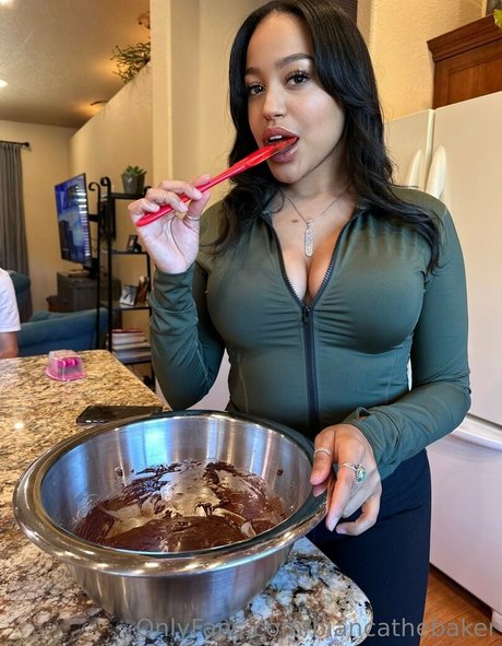 biancathebaker onlyfans ass