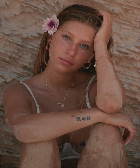 Roni Zouler naked onlyfans leak