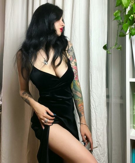 Inkedsmokinggirl feet onlyfans