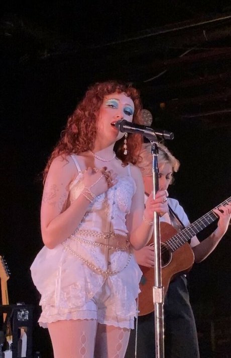 Chappell Roan nude leaked onlyfans