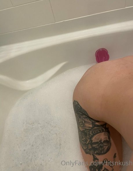 TitsNkush leaked onlyfans free