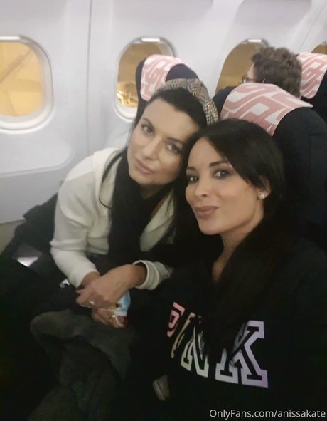 Anissakate onlyfans leaks.