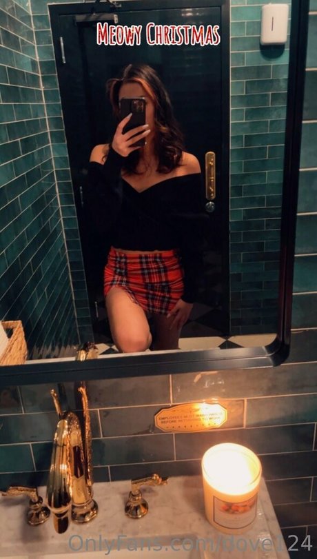 dove124 onlyfans nude pictures