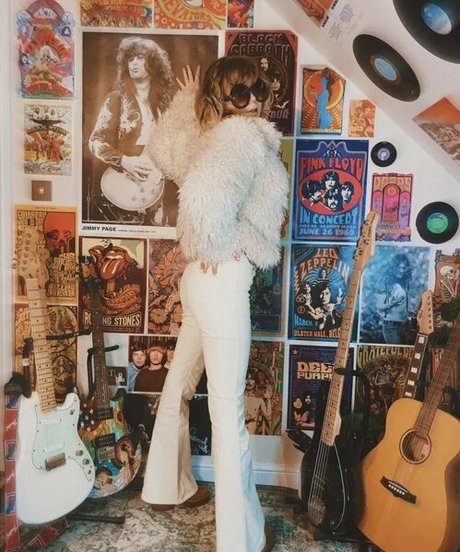 Issy Allen pics onlyfans