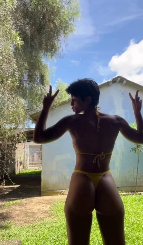 arianelcrd onlyfans model images