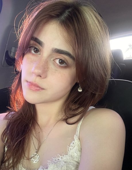 Isabella Angelina onlyfans lean