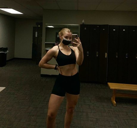 Alysia Kelley onlyfans leak