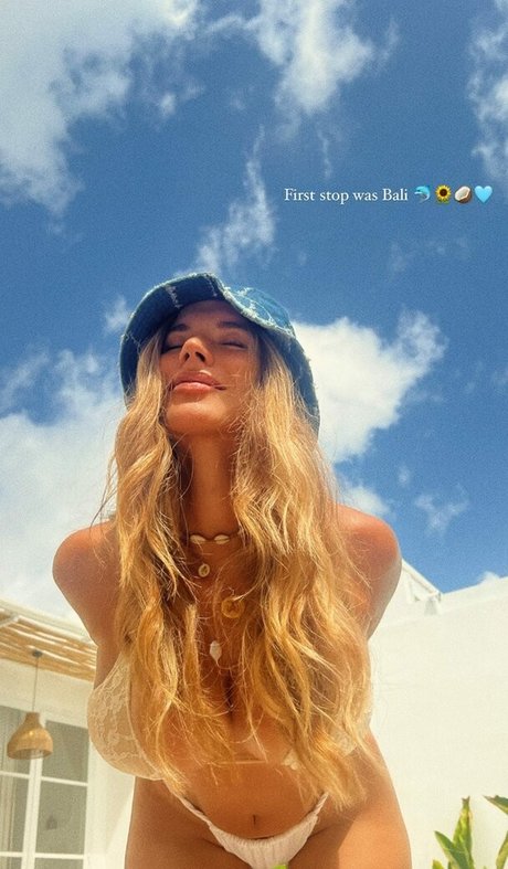 pia__kim onlyfans strip