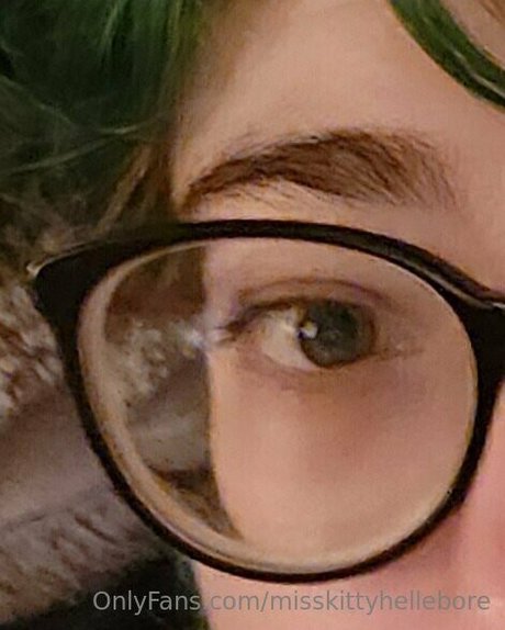 misskittyhellebore onlyfans free content