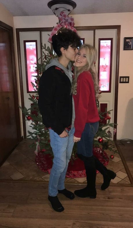 Alyssa Bryanne onlyfans boobs