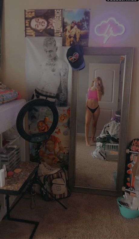 Savannah Colver onlyfans nude pictures