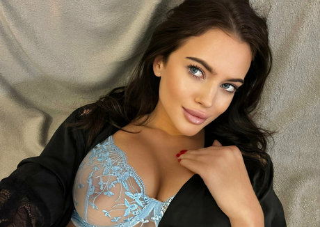 Lena Snow onlyfans nude pics