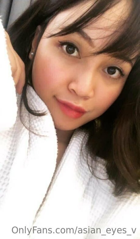 asian eyes v Profile pic