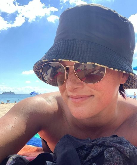 Cassadee Pope sex onlyfans