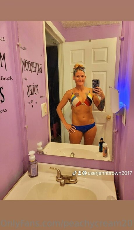 peachycream2017 onlyfans strip tease