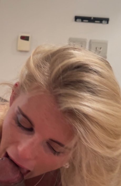 Zara Deeley naked on onlyfans