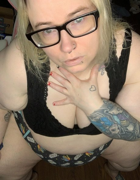 adenahx naked onlyfans pics