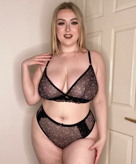 Kirsten Minnery laing naked leaked onlyfans