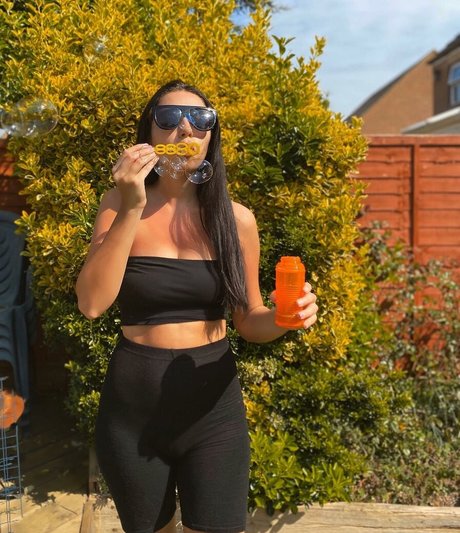 Chloe Reynolds onlyfans nide