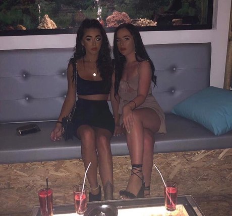 Chloe Reynolds onlyfans strip tease