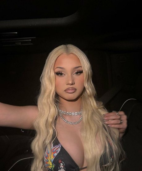 Alabama Barker onlyfans leaks