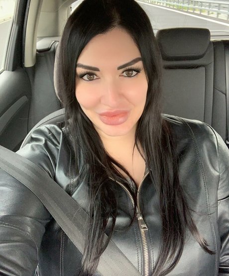 elisabetta mediterraneagirl onlyfans public photos