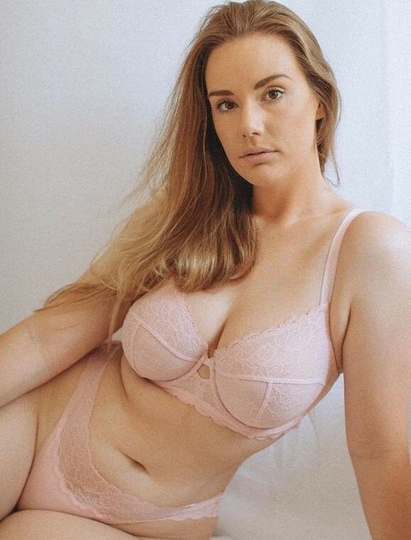 Amelia Jaane feet onlyfans