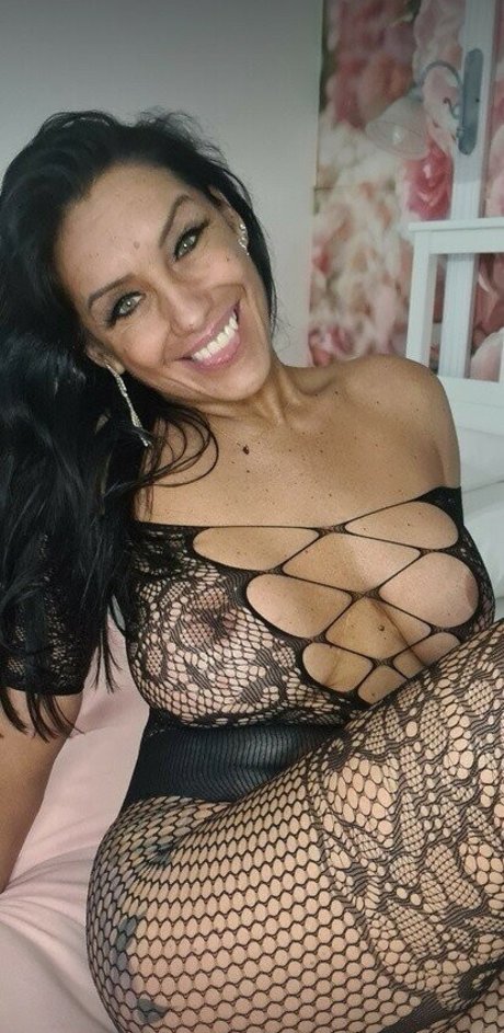 Ludmila Pantelakis onlyfans strip tease