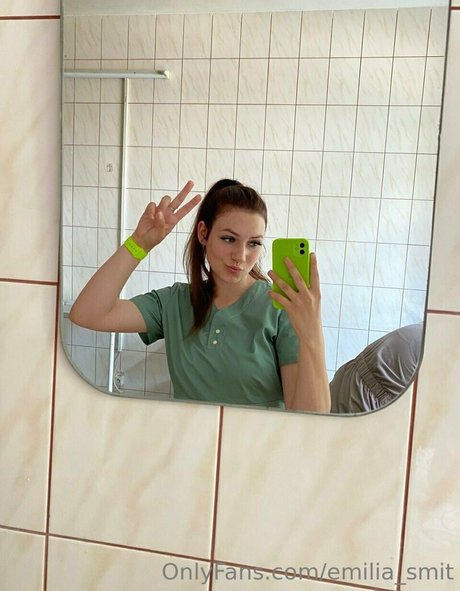 Emilia Smit onlyfans leaks.