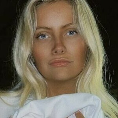 Lauren Swan onlyfans images