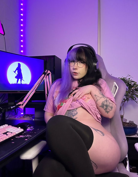 eviemischiev onlyfans nude photos