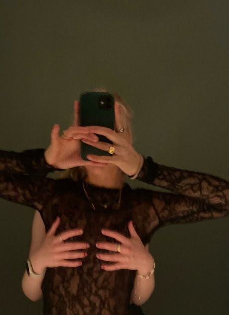 Its Emma 18 nudes onlyfans leaks