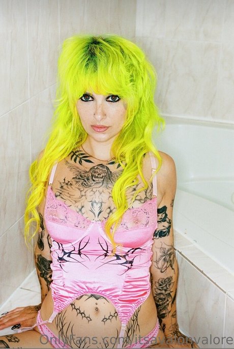 Avalon Valore naked only fans