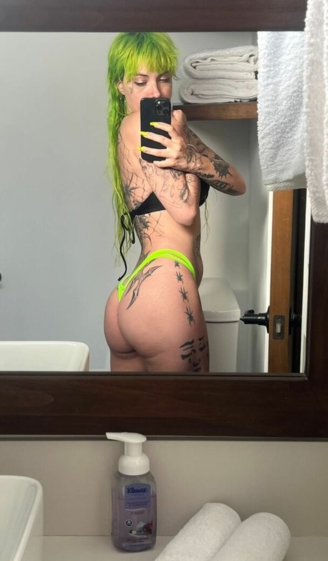 Avalon Valore onlyfans star