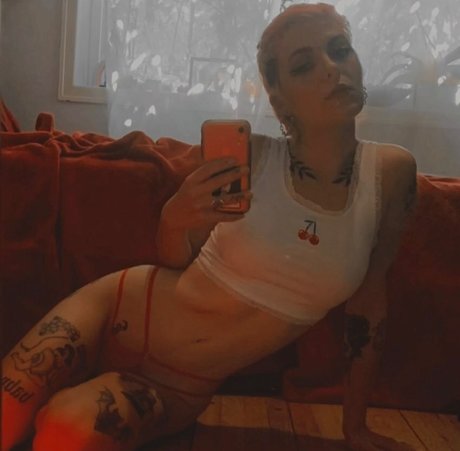 Avalon Valore onlyfans post