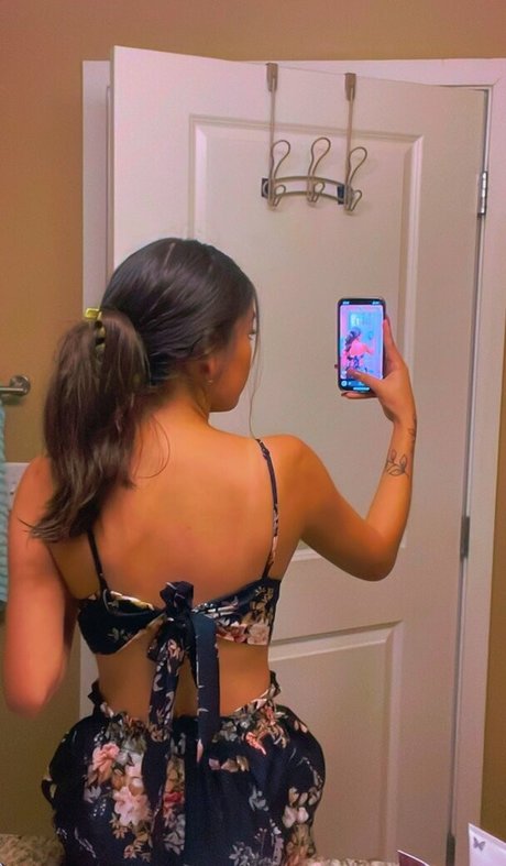 Nizhoni Begaye onlyfans striptease