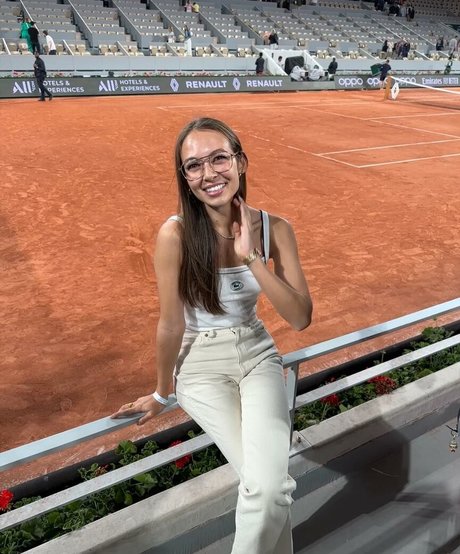 Emily Oberg naked onlyfans pics