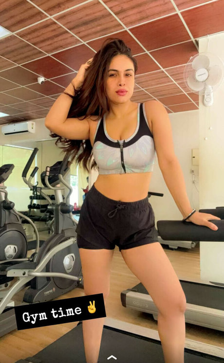 Nehhaa Malik nsfw onlyfans