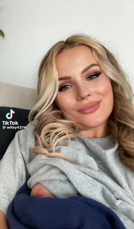 Fcknpeach onlyfans content